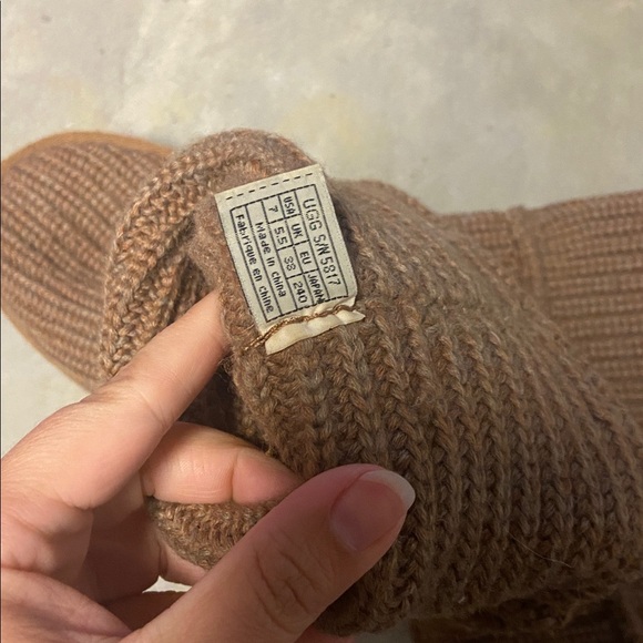 UGG Classic Cardy Knit Boot with - Size 7/Tan - Picture 6 of 8